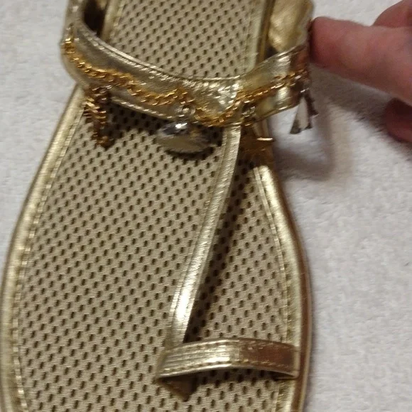 Vintage Women's, handbag and matching toe sandal in gold. - Picture 2 of 9